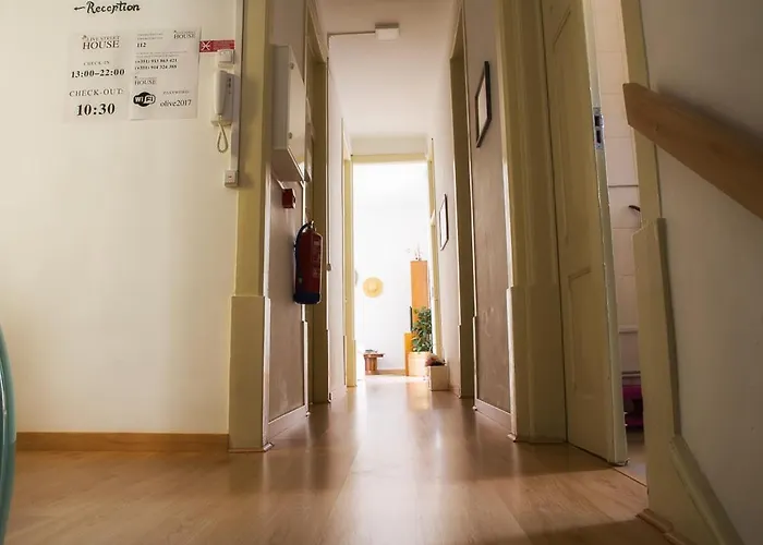 Olive Street House Hostel *